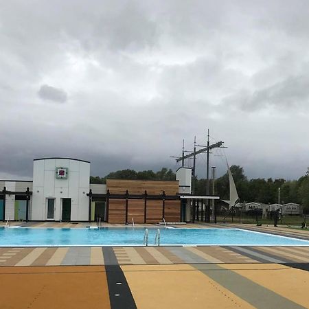 Muscovy Lodge With Hot Tub At Tattershall Lakes Country Park Bagian luar foto