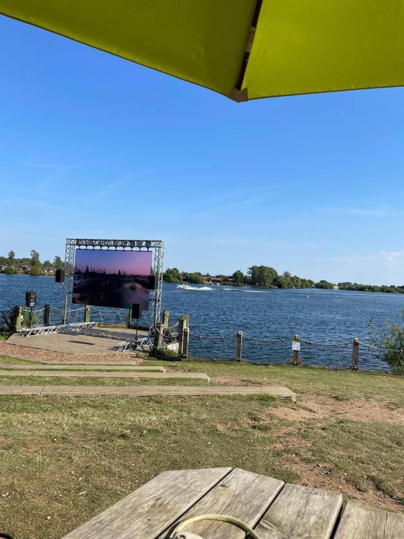 Muscovy Lodge With Hot Tub At Tattershall Lakes Country Park Bagian luar foto