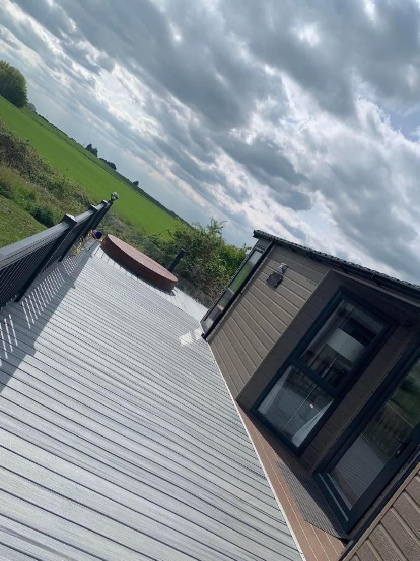 Muscovy Lodge With Hot Tub At Tattershall Lakes Country Park Bagian luar foto