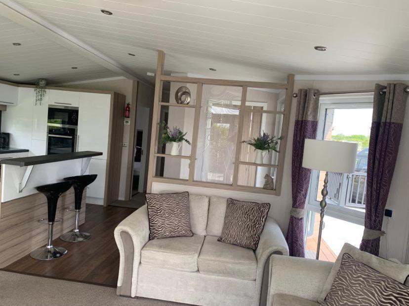 Muscovy Lodge With Hot Tub At Tattershall Lakes Country Park Bagian luar foto